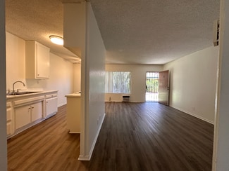 1675 W Pampas Ln Unit 27, Anaheim, CA 92802