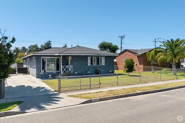 Many homes in Delhi feature fenced yards that offer privacy and space for outdoor living.
