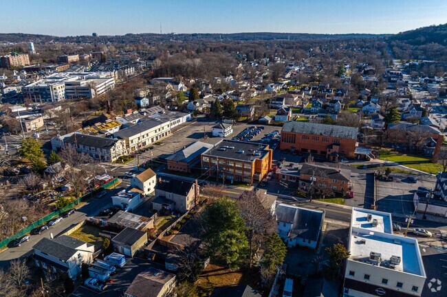 Banyan Upper School is a private high school in Little Falls.