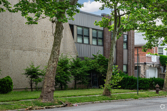 Bayside Oaks School is a Private school.
