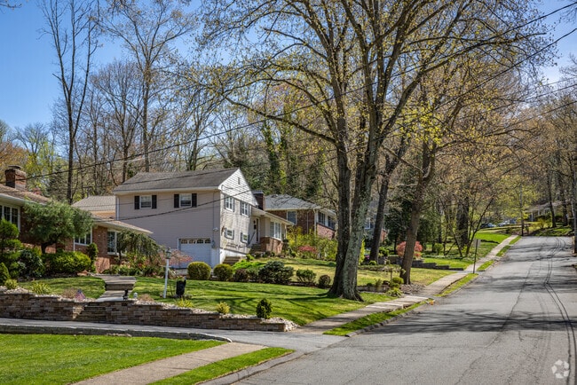 Nestled on a ridge in the Raritan Valley, Berkeley Heights is a commuter town of New York City.