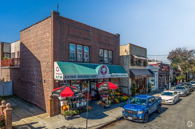 Neponsit's focal point is a bustling market with premium offerings.