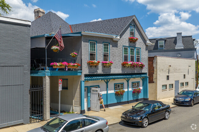 Head to Smitty's for a quick drink with friends in Chartiers.