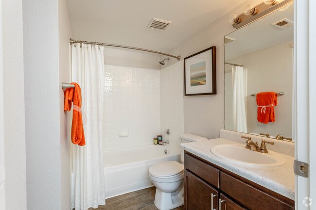 2BD, 2BA - 903 SF