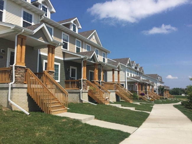 9052 Burkwood Dr, West Des Moines, IA 50266 - photo 2