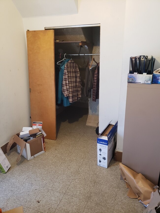 1366 E 45th St, Cleveland, OH 44103 - photo 7