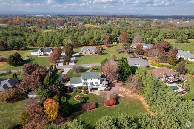 A neighborhood of large custom homes in Shenandoah Farms.