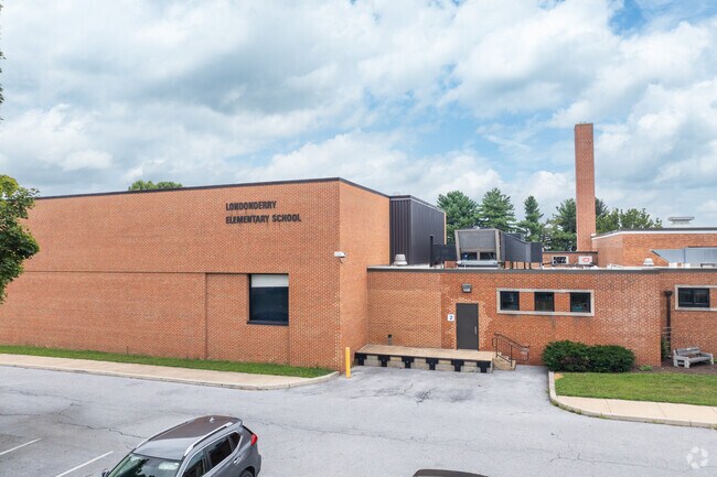 Londonderry Elementary School serves 222 students.