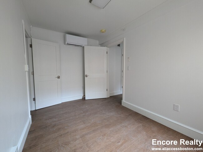 1200 Massachusetts Ave unit 7 DFT URNKV, Cambridge, MA 02138 - photo 5
