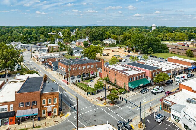 Downtown Kernersville features local restaraunts, bars, and parks.