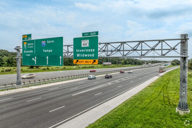 Village of Amelia residents have easy access to Tampa and other areas via Interstate 75.
