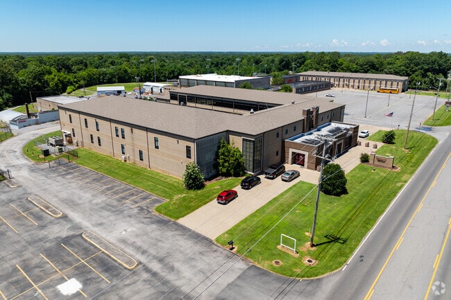 The student population of Reidland Middle School is 318 and the school serves 6-8.