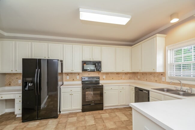 4932 Windmere Chase Dr, Raleigh, NC 27616 - photo 5