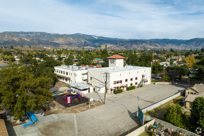 Your kids will enjoy learning in the inspiring atmosphere of Dikaios Christian Academy.