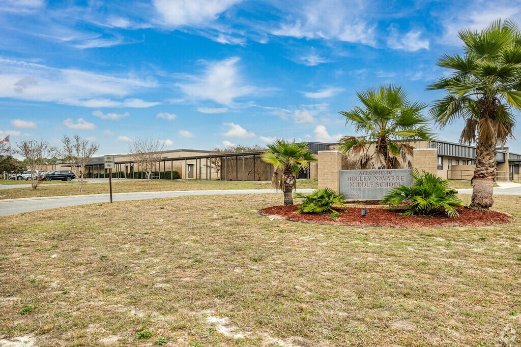 Holley-Navarre Middle School cultivates visionary thinkers and creators.