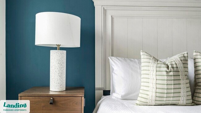 11010 Northlake Landing Dr unit 1-307, Charlotte, NC 28216 - photo 6