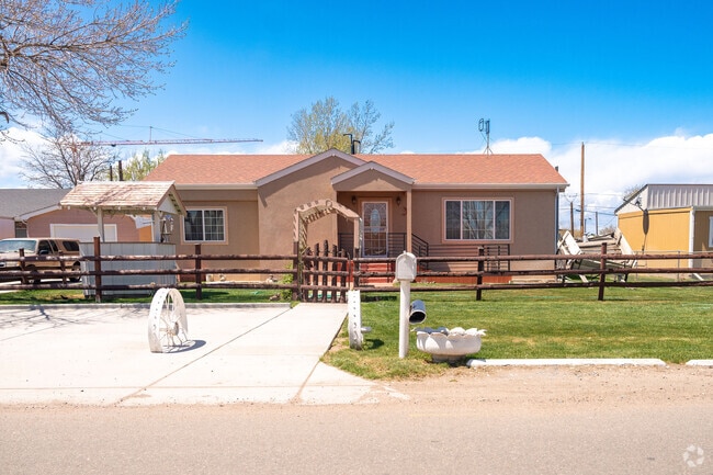 Ranch homes in Irondale typically come with stucco facades.