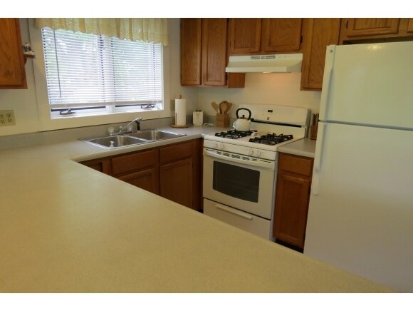 62 20 Mile Stream Rd unit B, Cavendish, VT 05153 - photo 7