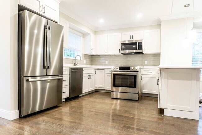 7 Dana Rd unit 1, West Roxbury, MA 02132 - photo 2