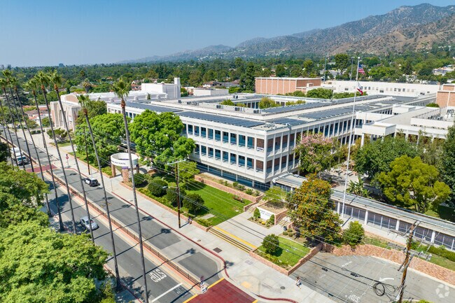 Find Herbert Hoover High School near in the heart of of a school complex in Northwest Glendale.