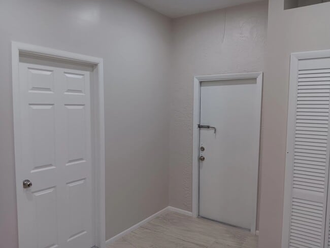 7195 Reymoor Dr unit Reymoor Place, North Fort Myers, FL 33917 - photo 3