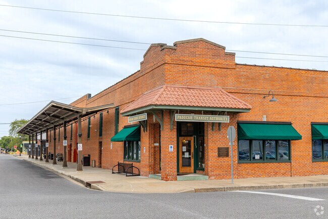 Paducah Transit Authority offers bus routes with routes through the Glendale neighborhood.