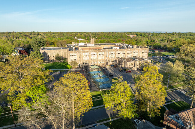 Highlands Middle School is a public school located on 128 Grandview Avenue in White Plains, NY.