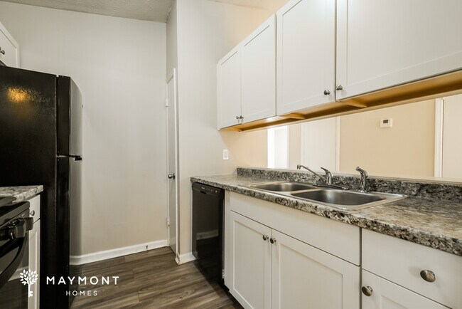 1127 Mainstreet Valley Dr, Stone Mountain, GA 30088 - photo 6