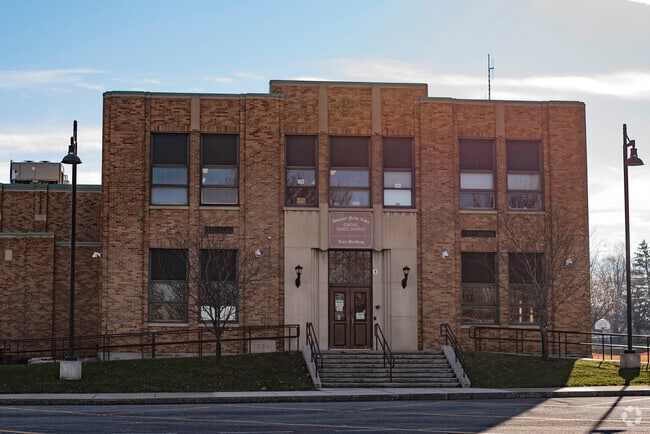 Lima Elementary School provides education in the neighborhood of
Livingston.