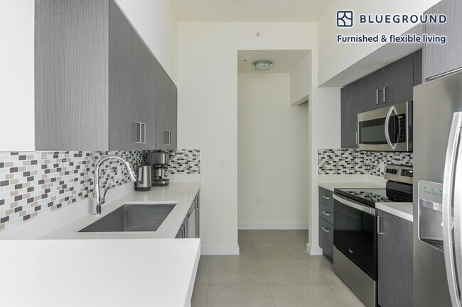 729 NW 2nd St unit FL8-ID161, Miami, FL 33128 - photo 7