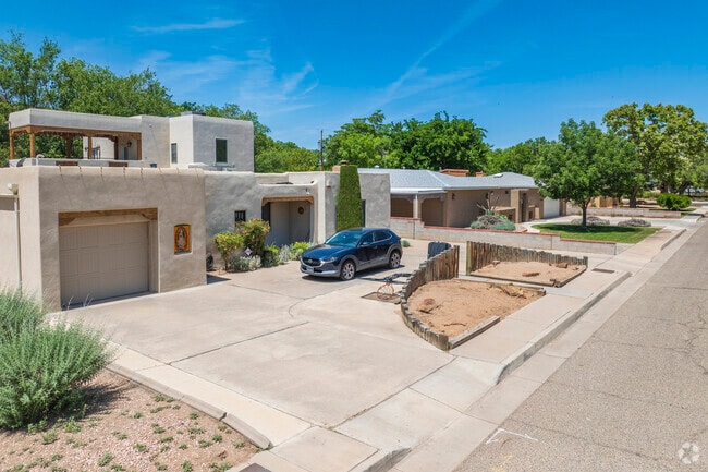 Pueblo style homes are common in Huning Castle.