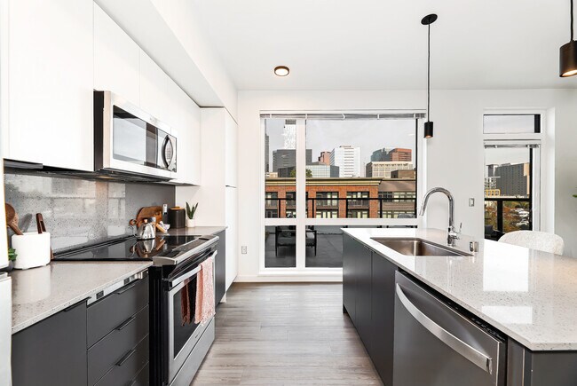 Surrey on Main, Bellevue, WA 98004 - photo 6