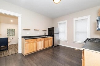 529 McCourtie St Unit 2, Kalamazoo, MI 49008