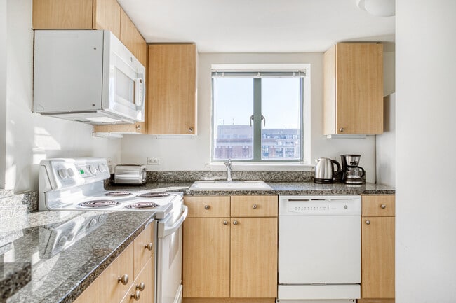 400 8th St NW unit FL11-ID1231, Washington, DC 20004 - photo 7