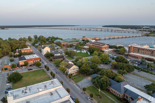 The Neuse River borders the New Bern Historic District.