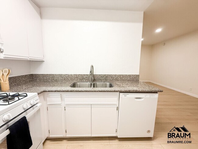 11459 Collins St unit 104, North Hollywood, CA 91601 - photo 4