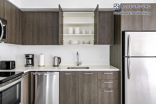 230 NE 4th St unit FL2-ID129, Miami, FL 33132 - photo 6