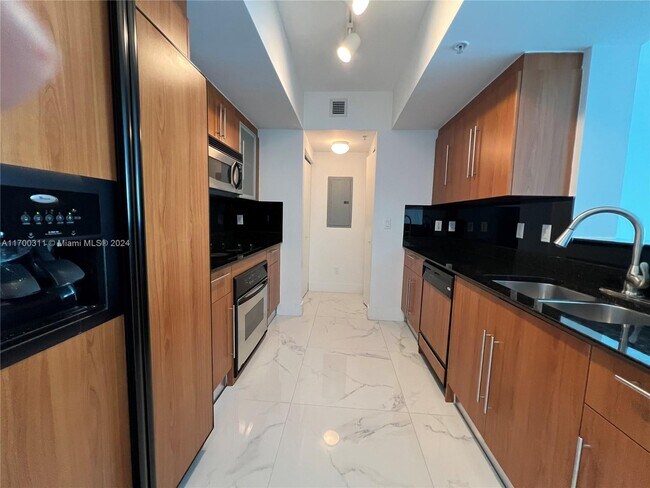 One Miami West Tower unit LPH26, Miami, FL 33131 - photo 5