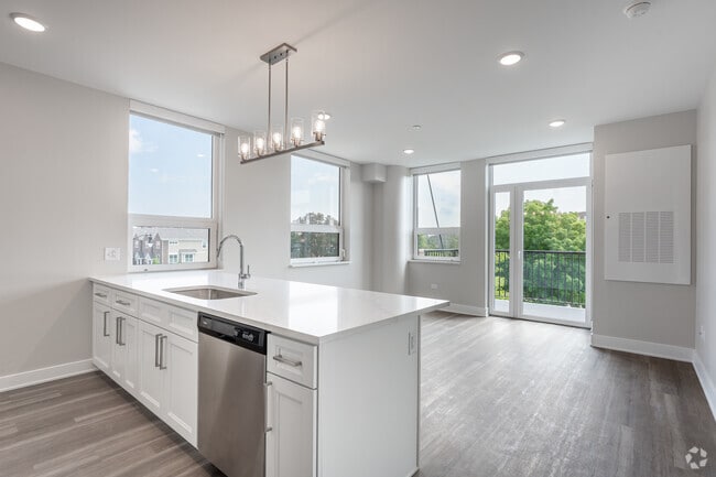 2BR, 2BA - Kitchen/Living