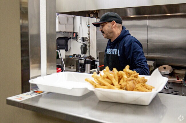Smoky’s Grill is a new halal restaurant near Christie that offers a walk up counter for cheeseburgers, Philly steaks, and tasty sides.