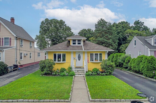 Another prevalent style of home in Montrose, NY is the ranch-style home.