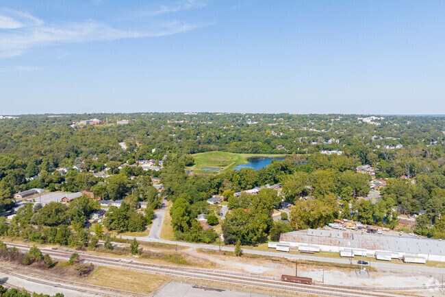 Albion Acres is located south of downtown Augusta and only a short ride away.