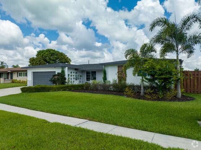 The Single-family homes with lush front yard lawns are a sight to behold in Pembroke Lakes