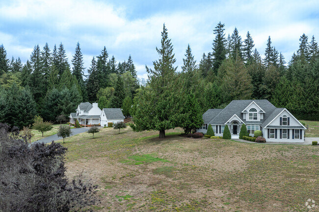 Homes in Coal Creek feature large lot sizes.