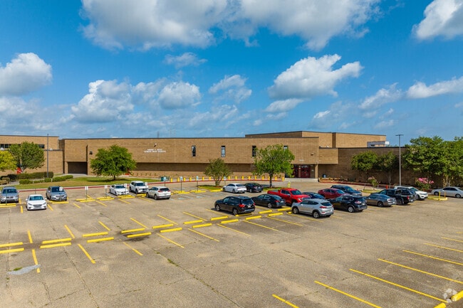 Einstein Sara Towles Reed High School mascot is the Olympians in New Orleans.