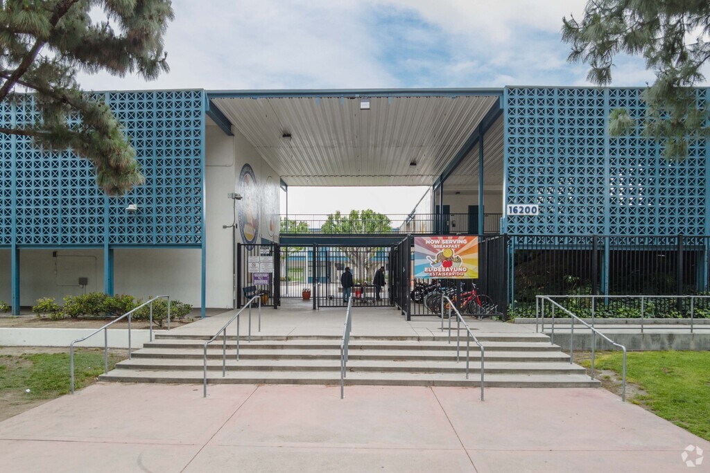 Alondra Middle School serves grades 6-8.