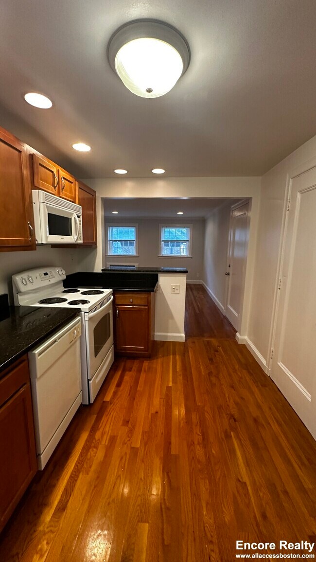 67 Wyman St unit 9, Waban, MA 02468 - photo 2