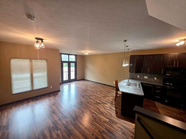 117 N Howard St, Akron, OH 44308 - photo 4