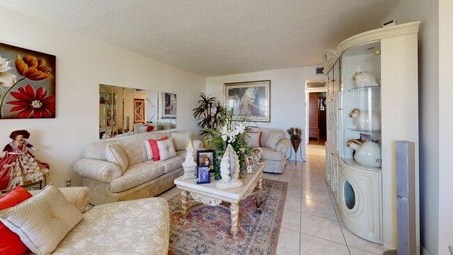86 Sheffield D, West Palm Beach, FL 33417 - photo 2