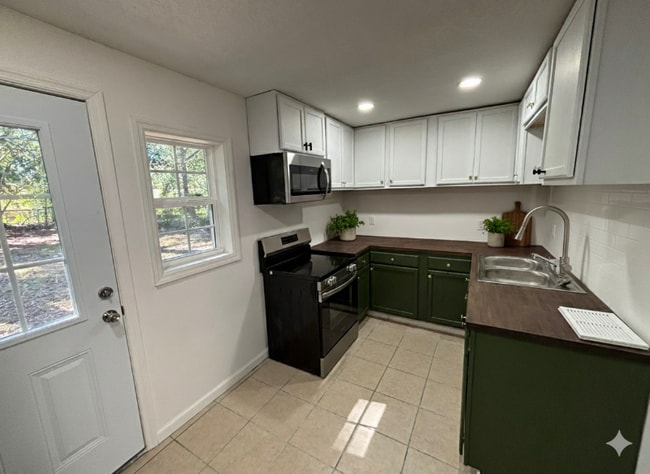 2404 Spurgeon St, Waycross, GA 31501 - photo 6